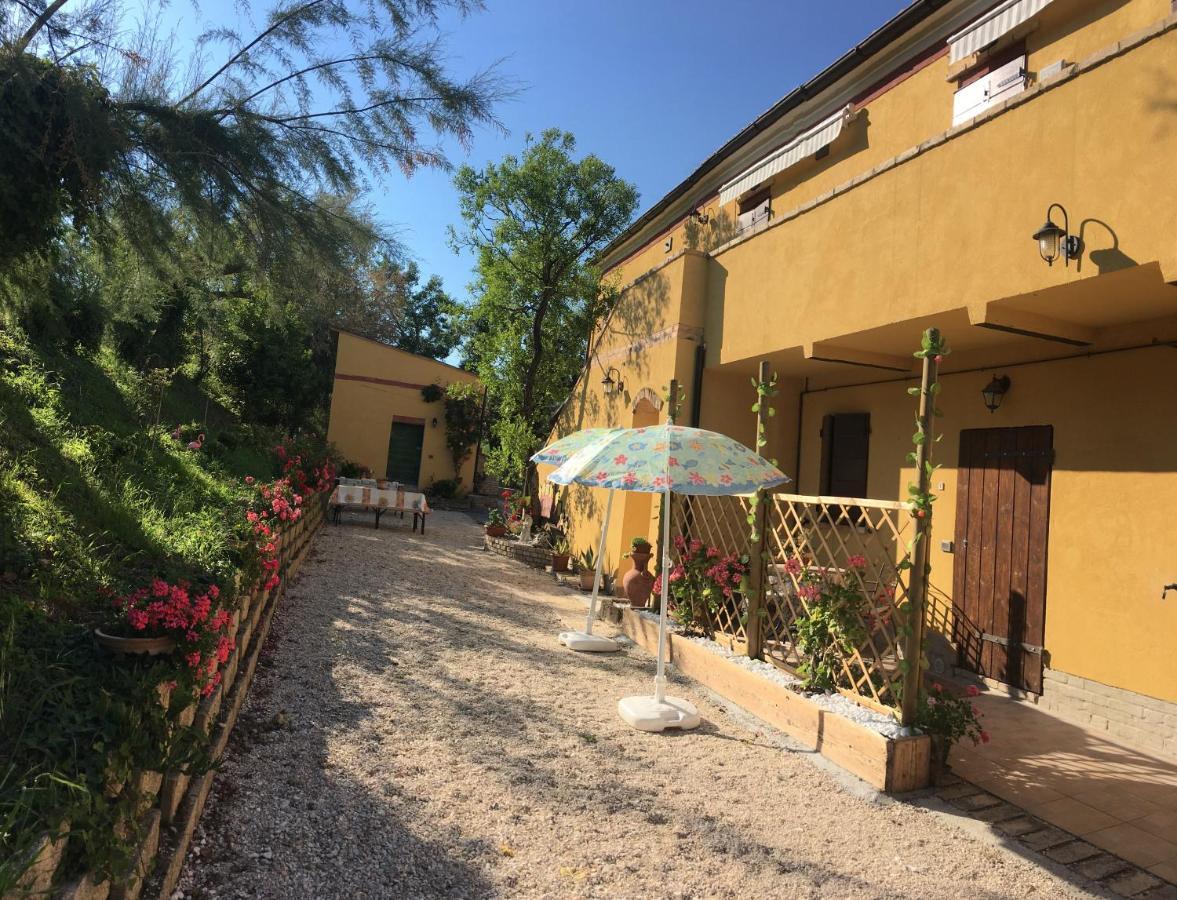 Agriturismo Fattoria Del Colle ليسي المظهر الخارجي الصورة